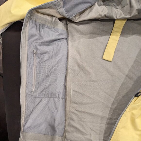 On The Edge Rip Stop Fully Water Proof Rain Jacket Size Large - Picture 3 of 5